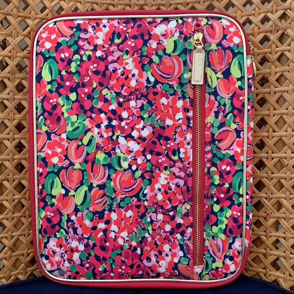 Lilly Pulitzer Agenda Folio w/pockets & zip closure - Picture 3 of 5